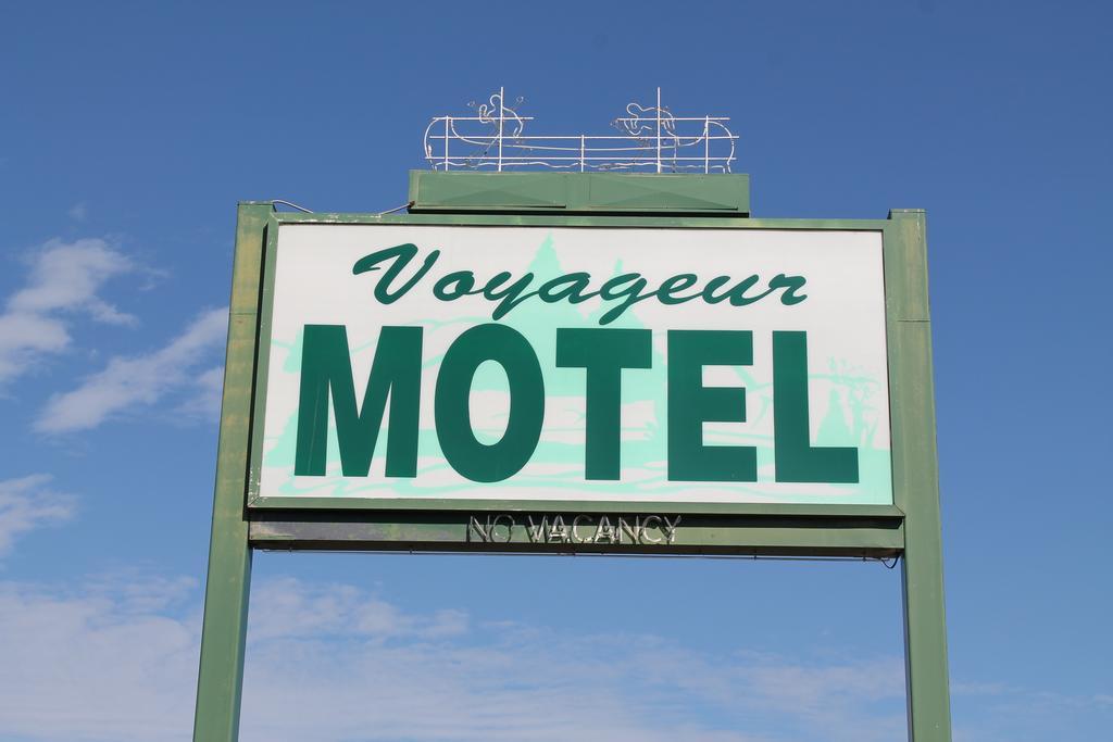 Voyageur Motel Rocky Mountain House Buitenkant foto