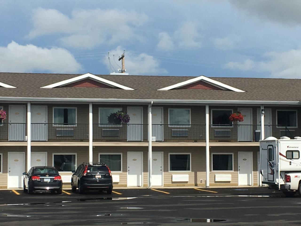 Voyageur Motel Rocky Mountain House Buitenkant foto